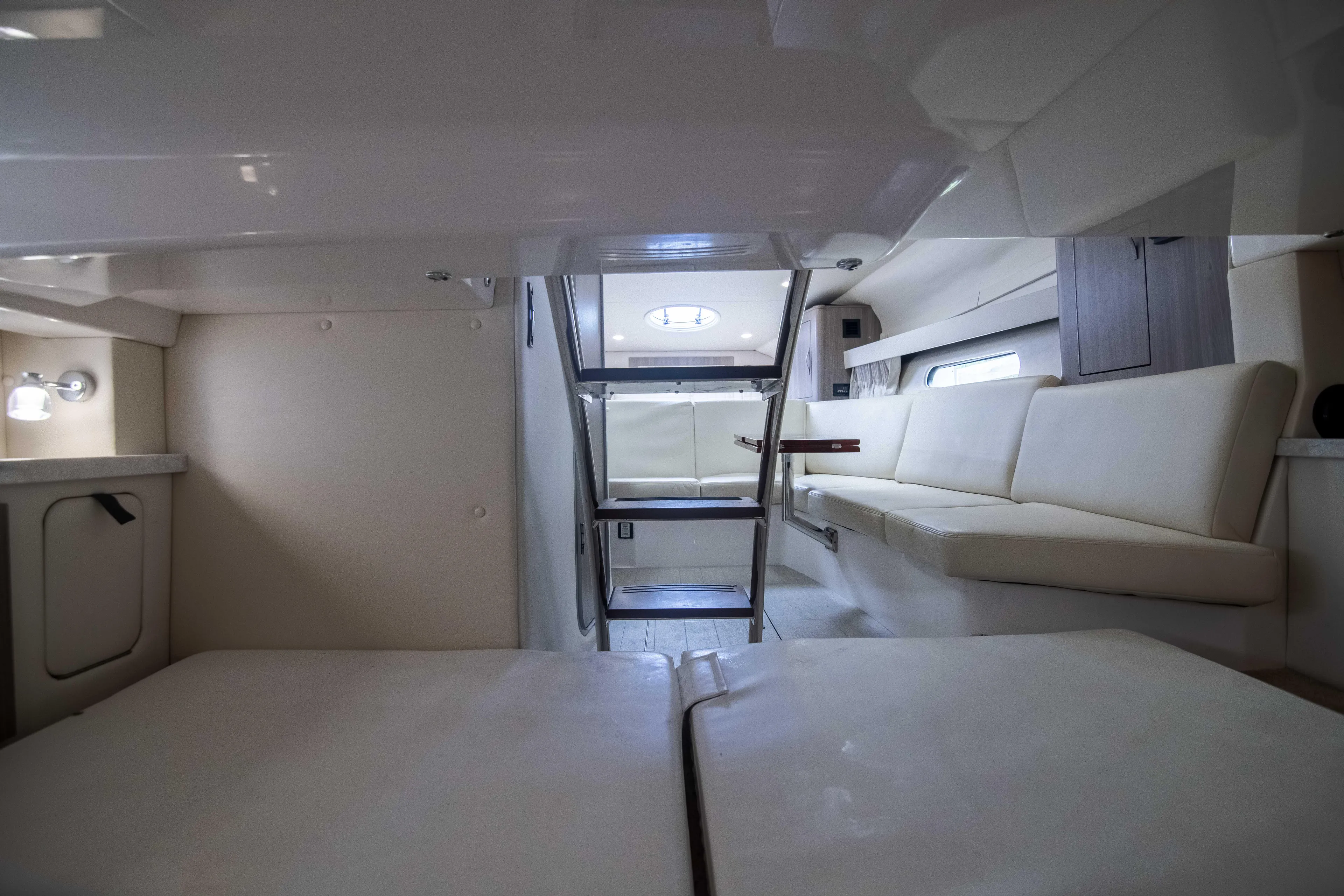 Karma Yacht Photos Pics Regal 33 Karma - Cabin