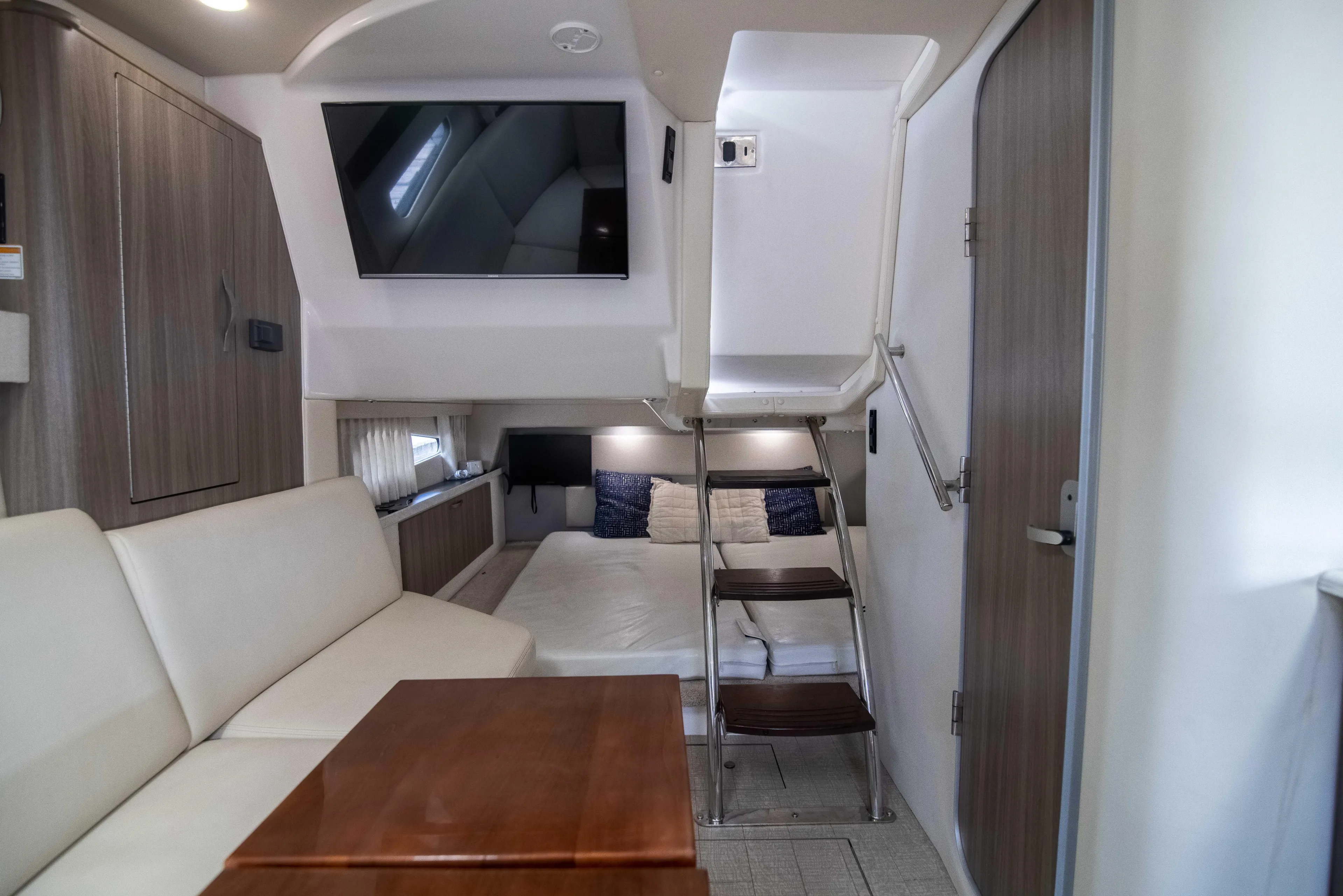 Karma Yacht Photos Pics Regal 33 Karma - Cabin