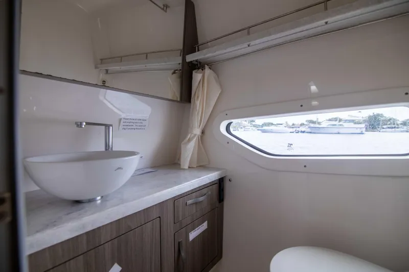 Karma Yacht Photos Pics Regal 33 Karma - Head