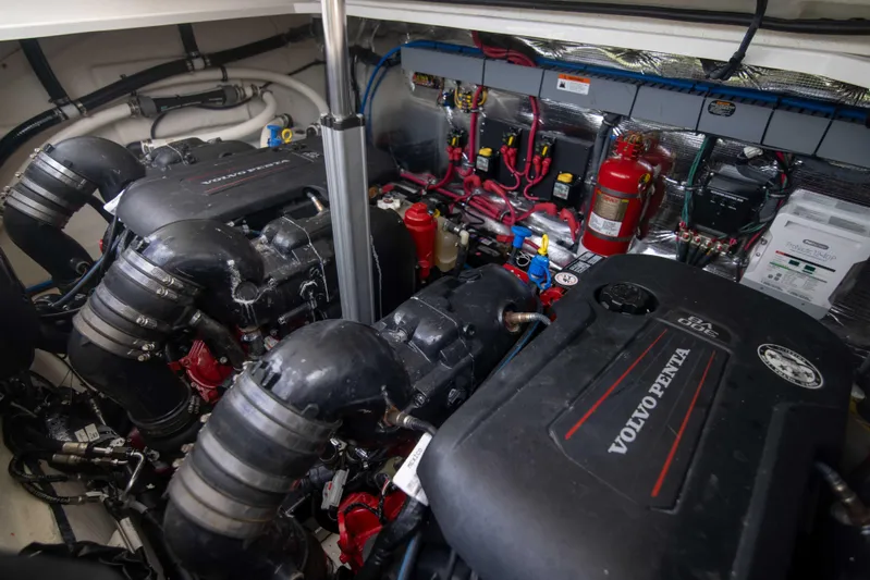 Karma Yacht Photos Pics Regal 33 Karma - Engine