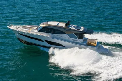 Riviera 585 SUV