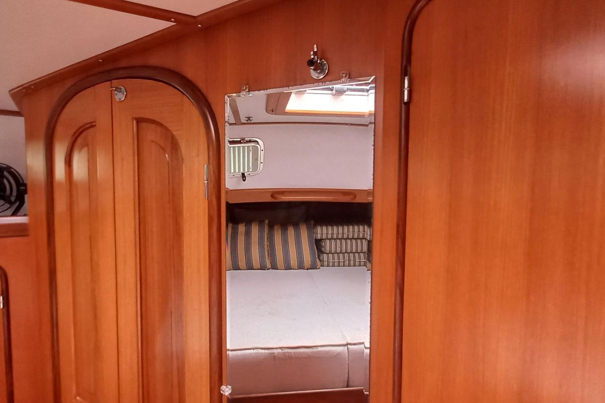 2004 Passport 47 