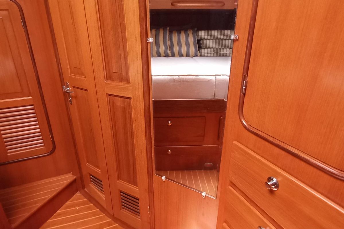 2004 Passport 47 