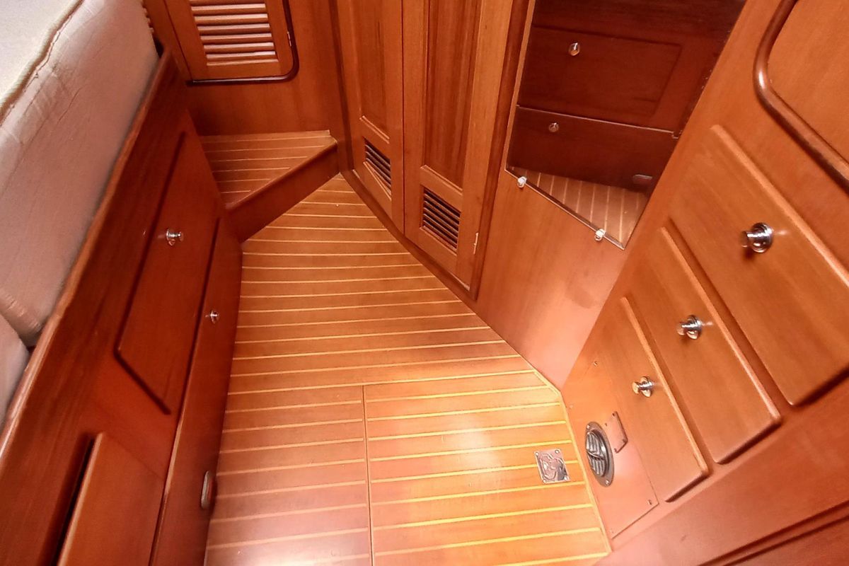 2004 Passport 47 