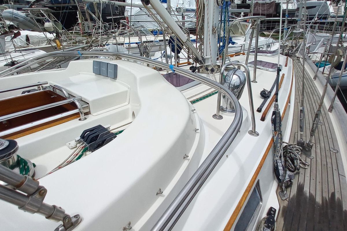 2004 Passport 47 