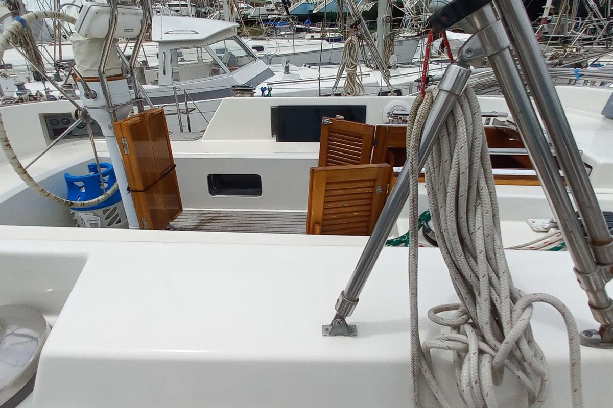 2004 Passport 47 