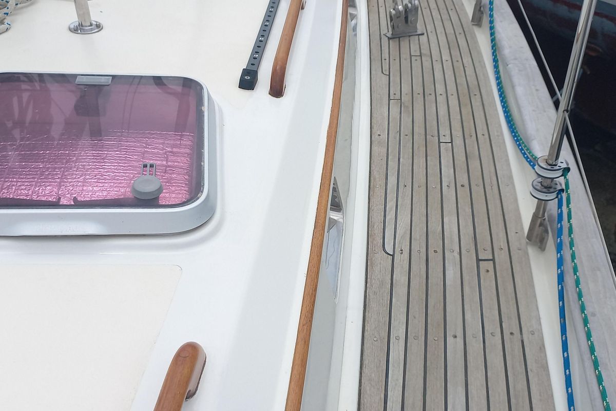 2004 Passport 47 