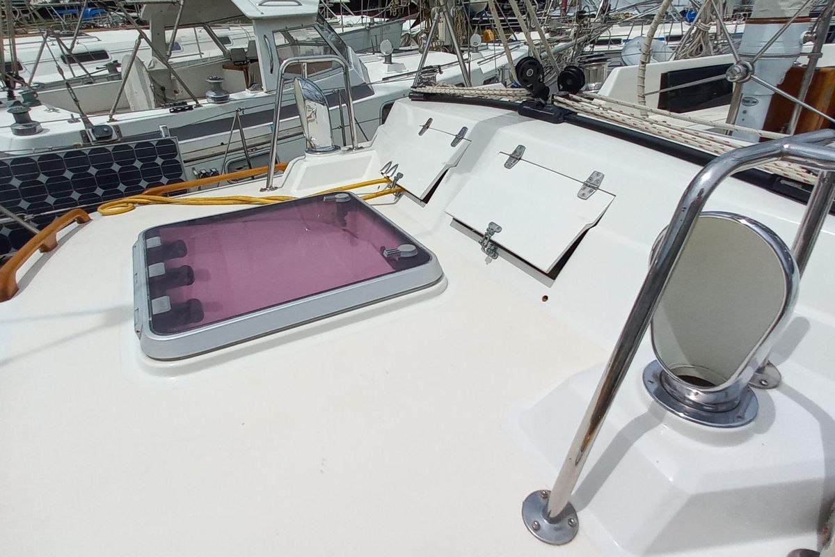 2004 Passport 47 