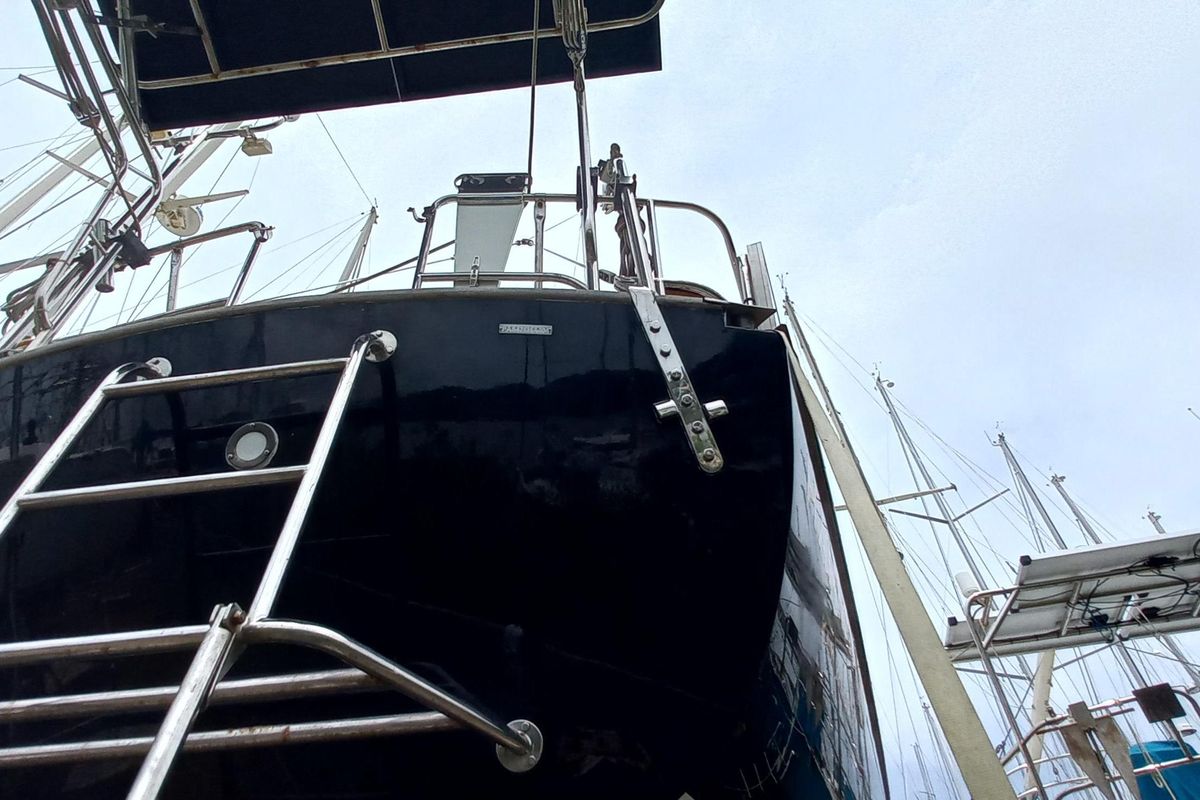 2004 Passport 47 