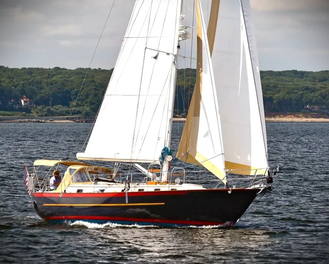 Indigo Yacht Photos Pics Sailing yacht Pacific Seacraft 40, 2005 model, cruising on open water.