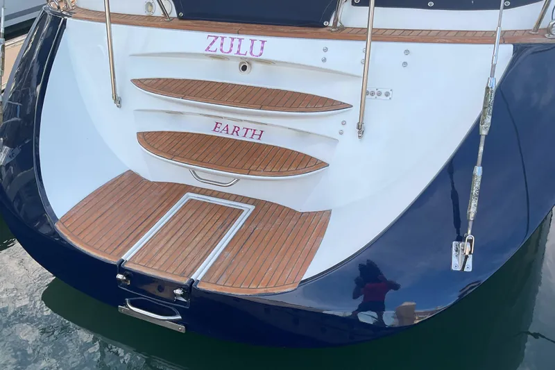 Zulu Yacht Photos Pics 