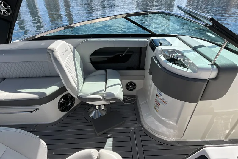 Lowest Priced 280slx In Mint Condition Yacht Photos Pics 2021 Sea Ray SLX 280 boat interior with luxurious seating and modern amenities.