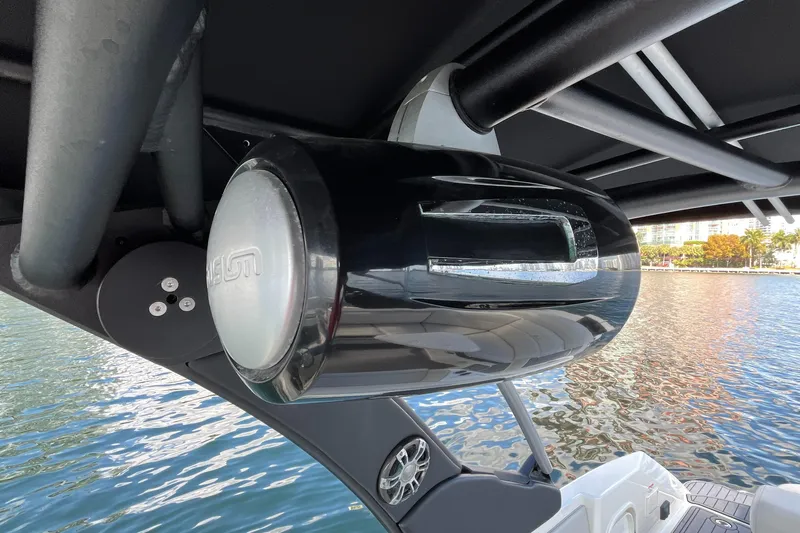 Lowest Priced 280slx In Mint Condition Yacht Photos Pics 2021 Sea Ray SLX 280 boat with premium audio system on a sunny day.