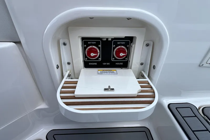 Lowest Priced 280slx In Mint Condition Yacht Photos Pics 2021 Sea Ray SLX 280 battery switches with protective cover and wood accent.