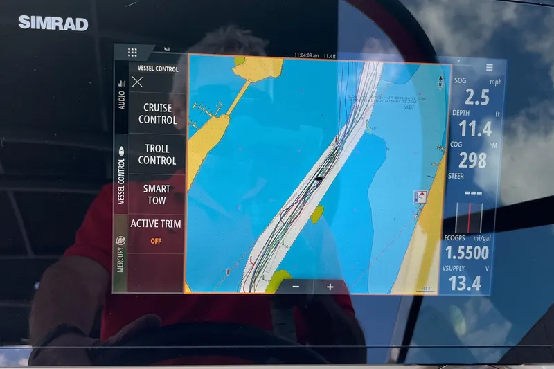 Lowest Priced 280slx In Mint Condition Yacht Photos Pics Simrad display on 2021 Sea Ray SLX 280 showing navigation and vessel control settings.