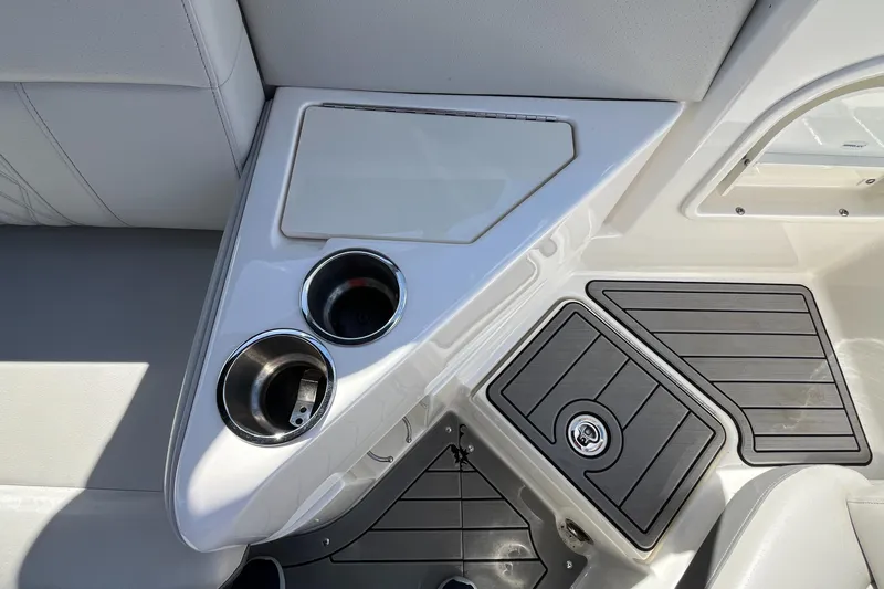 Lowest Priced 280slx In Mint Condition Yacht Photos Pics 2021 Sea Ray SLX 280 interior with cup holders and storage compartments.