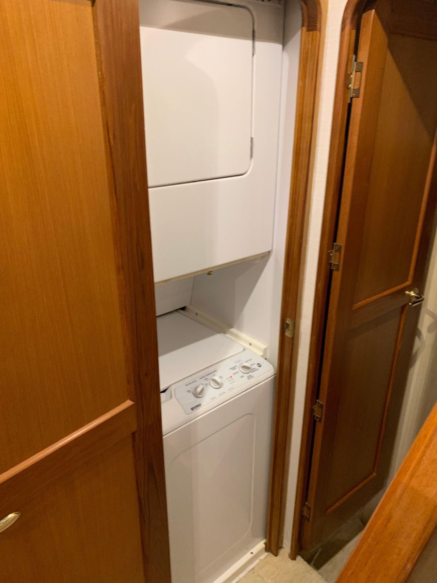 2004 Ocean Yachts 57 