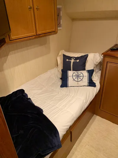  Yacht Photos Pics Cozy cabin bed in 2004 Ocean Yachts 57 Odyssey with nautical-themed pillows.