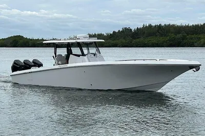 Fountain 38 Center Console