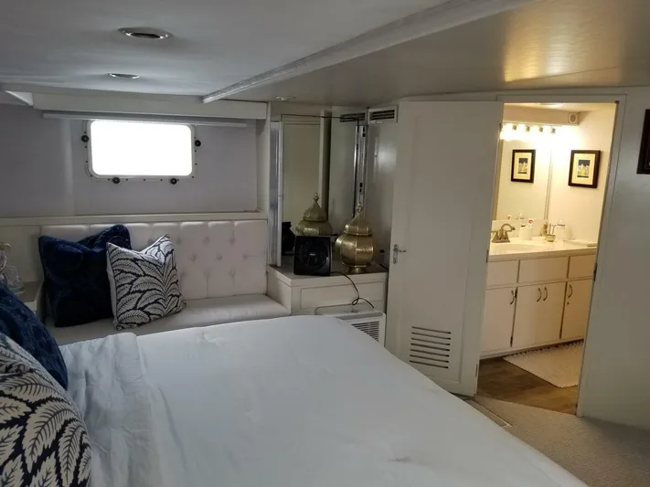  Yacht Photos Pics 1989 Hatteras Custom Cockpit interior with cozy bedroom and ensuite bathroom.