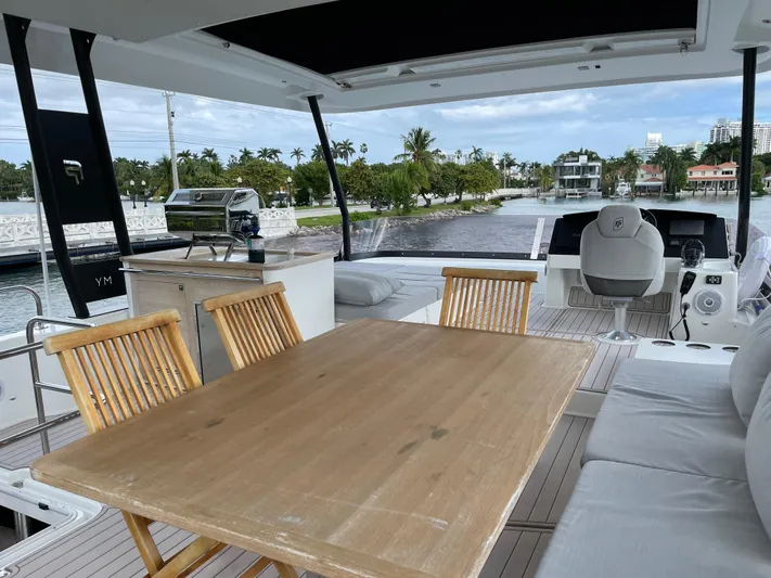 Fina Yacht Photos Pics Luxurious 2020 Fountaine Pajot MY 44 yacht interior with dining area and helm station.