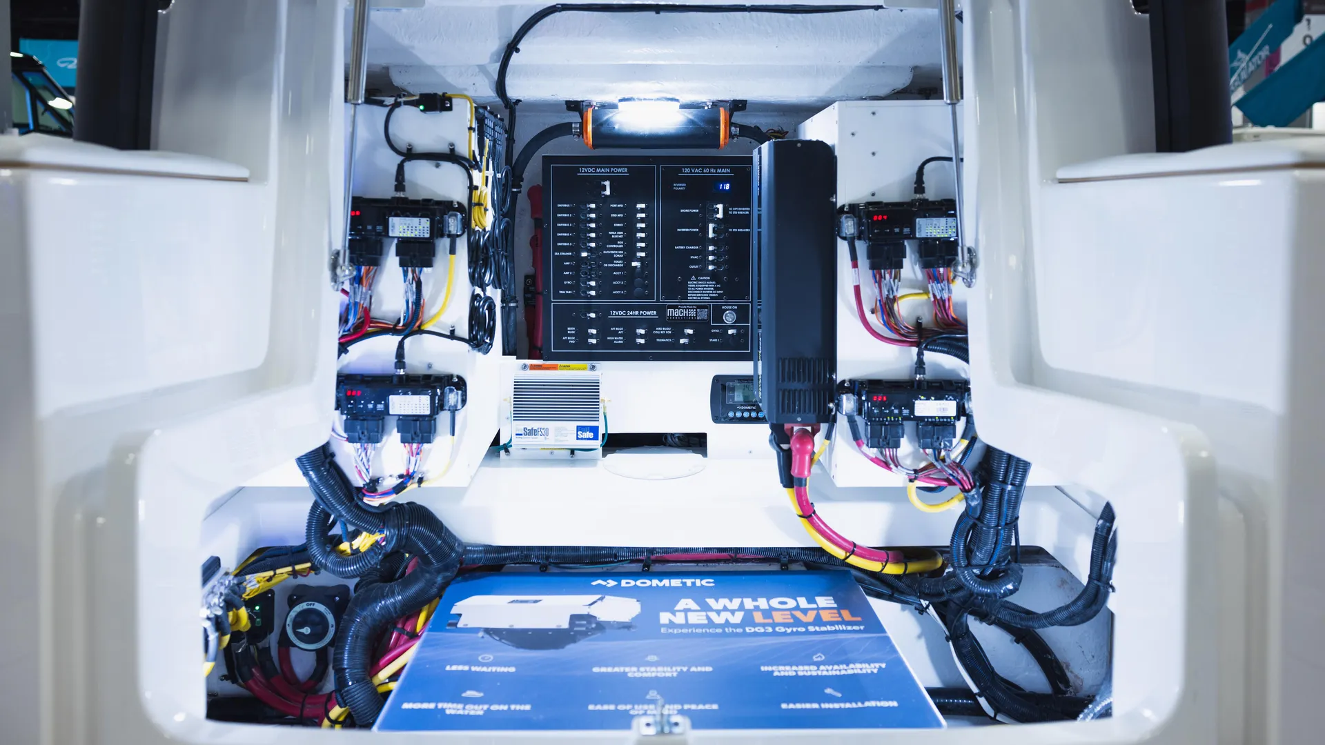 2025 Regulator 35 Photo