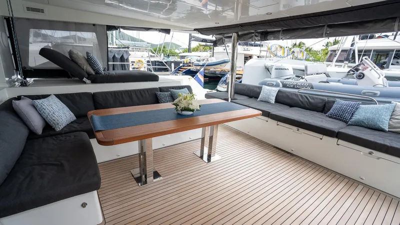 Respite At Sea Yacht Photos Pics Aft Cockpit Dining Area