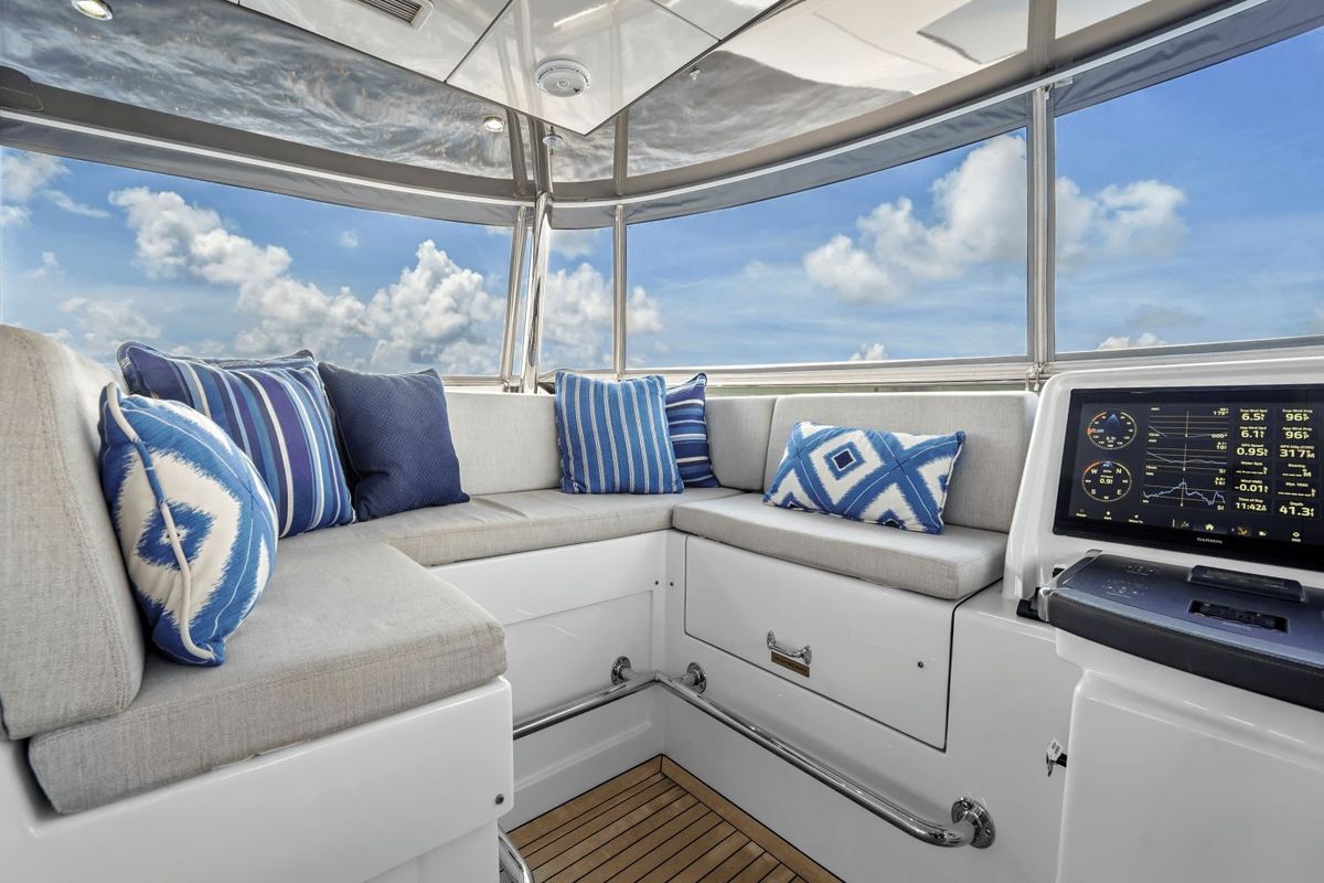 2019 Hatteras 91 