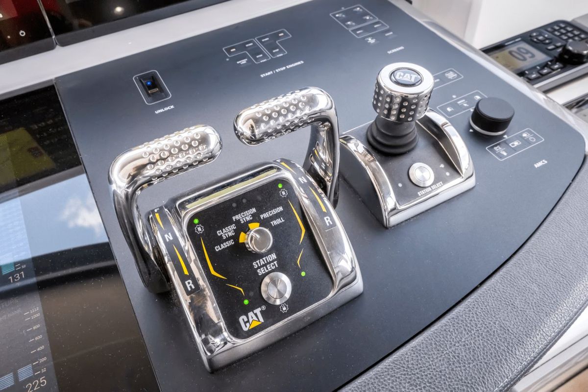 2019 Hatteras 91 