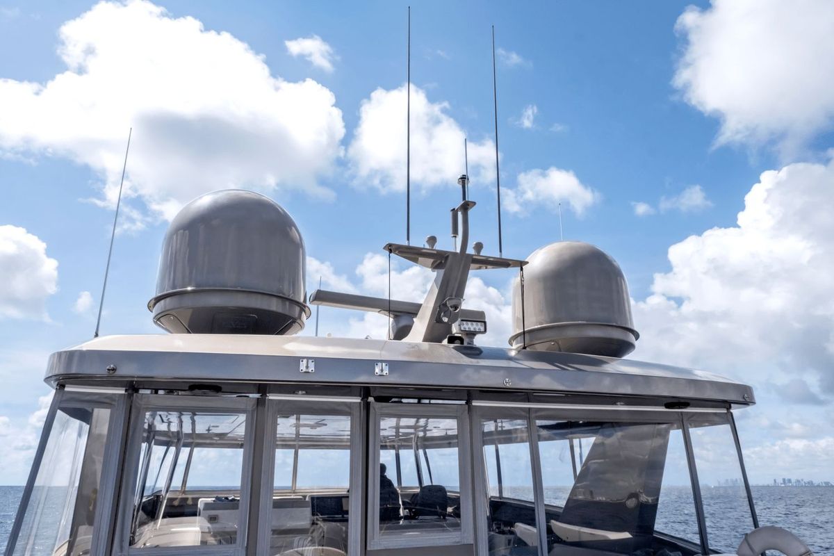 2019 Hatteras 91 