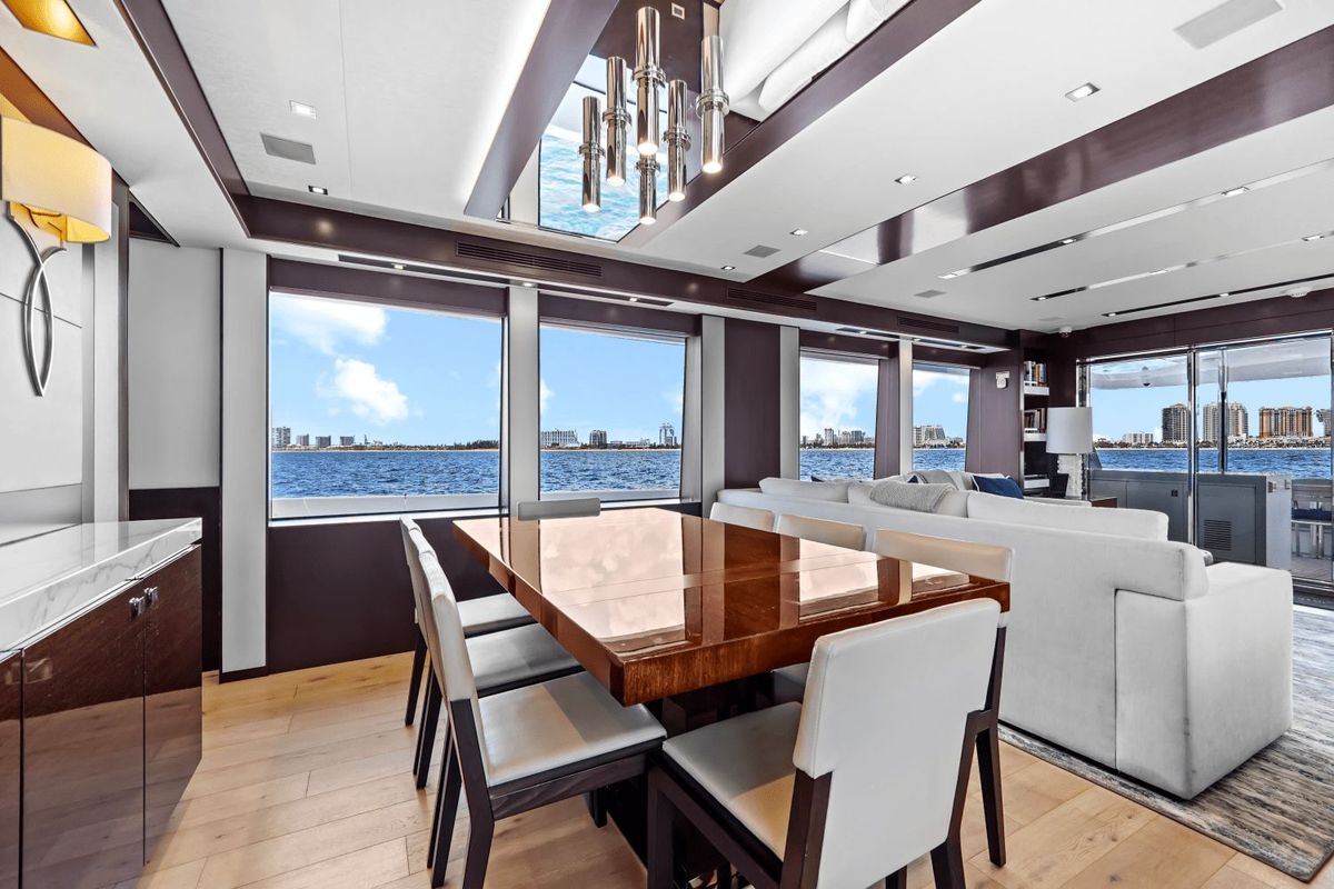 2019 Hatteras 91 