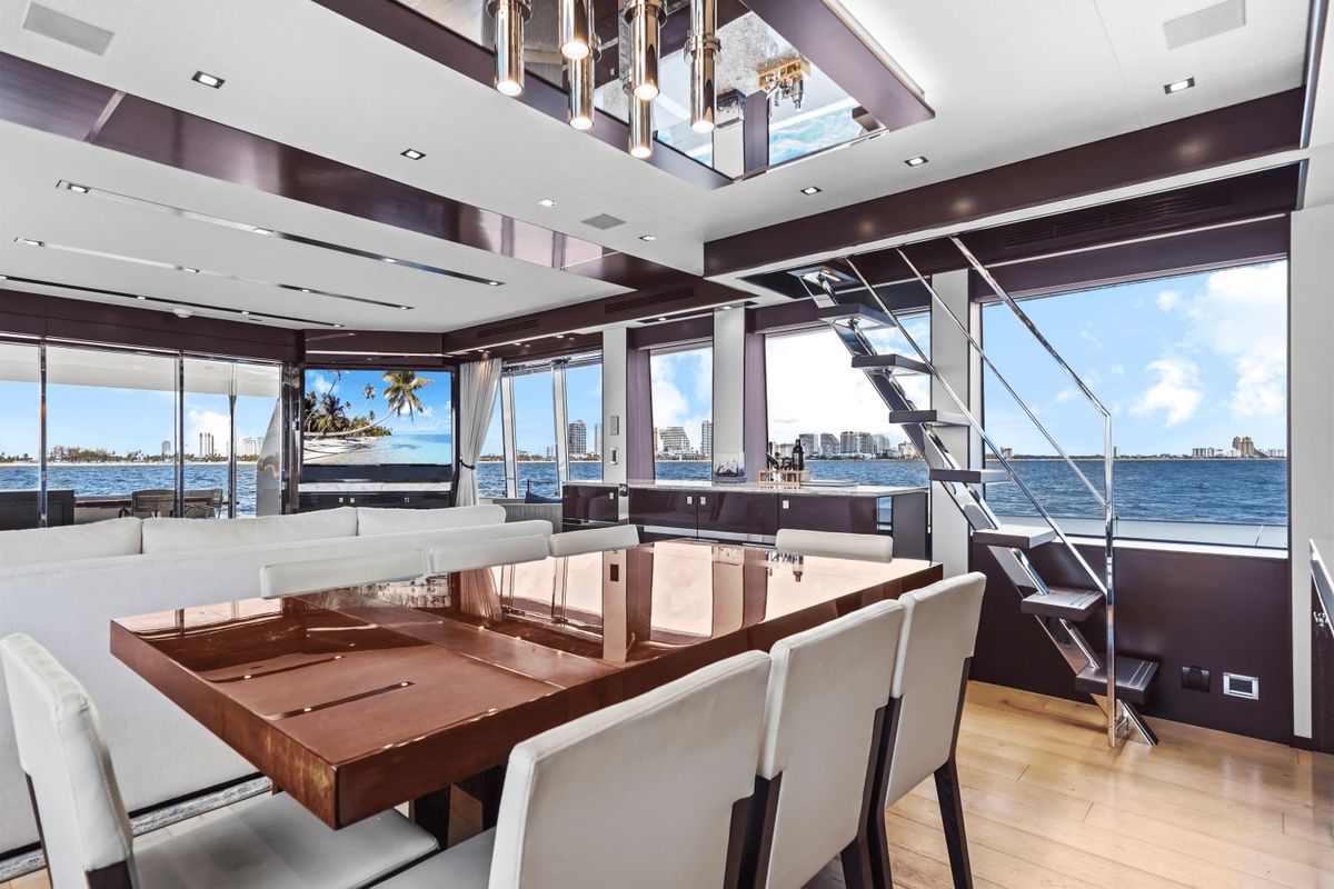 2019 Hatteras 91 