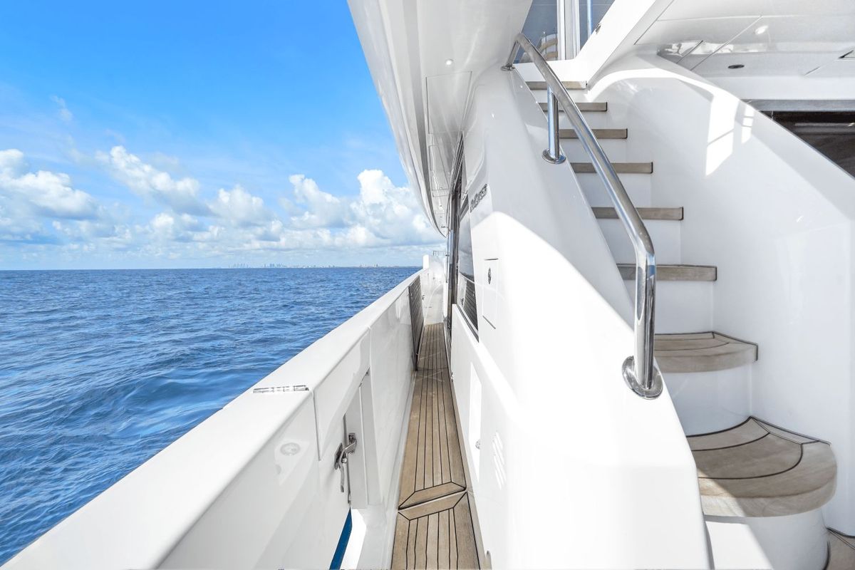 2019 Hatteras 91 