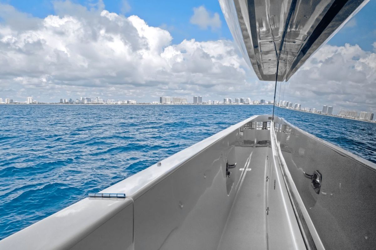 2019 Hatteras 91 