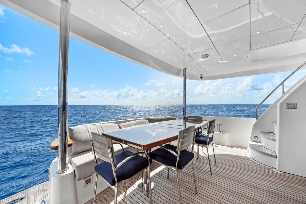 2019 Hatteras 91 
