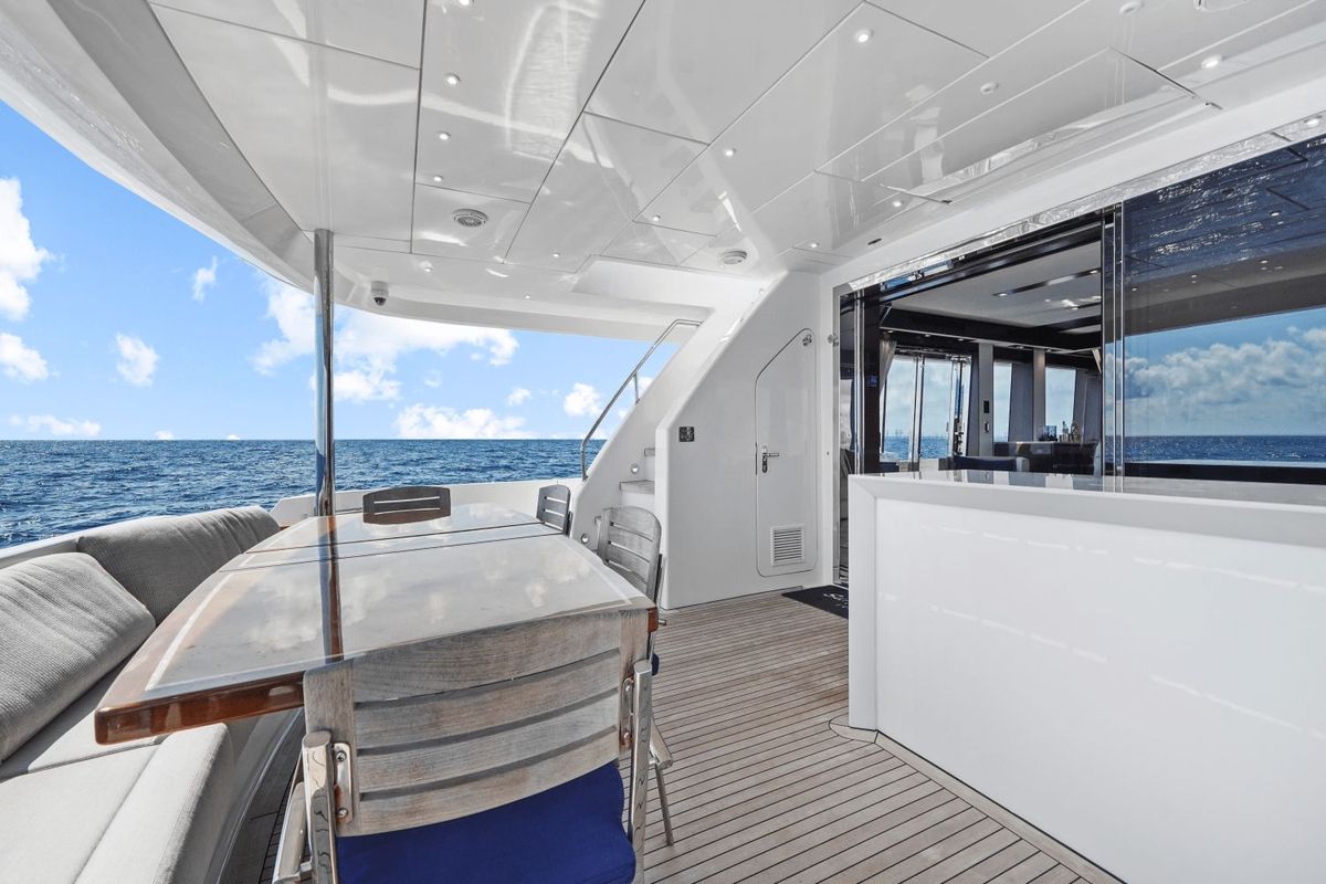 2019 Hatteras 91 