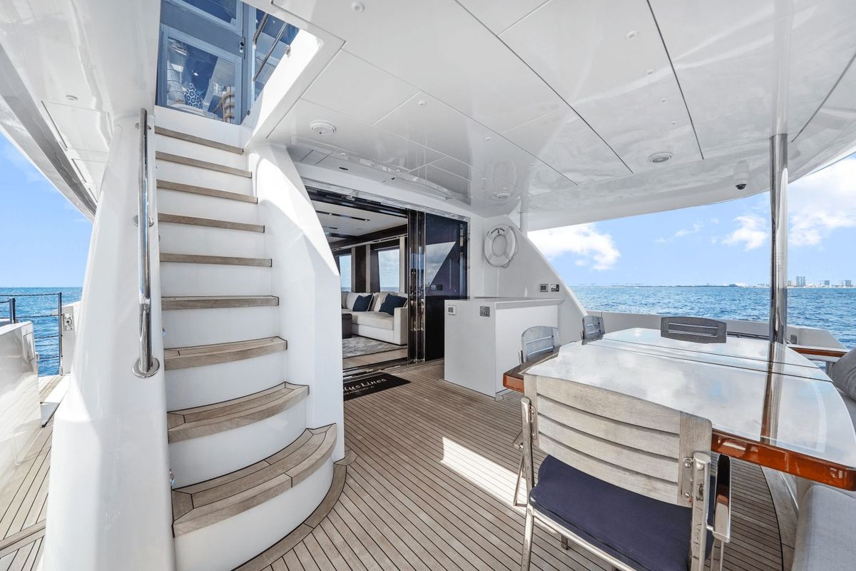2019 Hatteras 91 