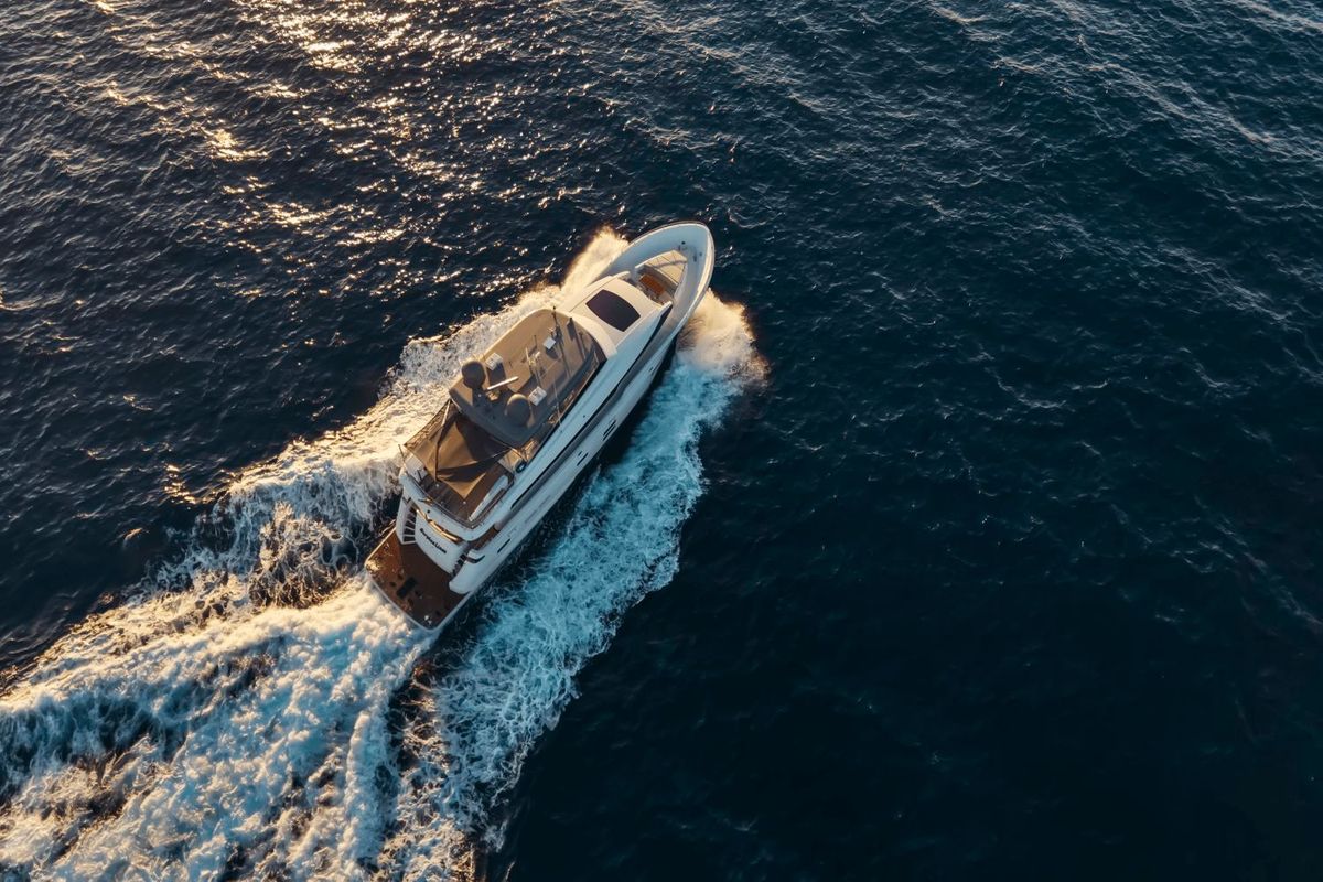 2019 Hatteras 91 