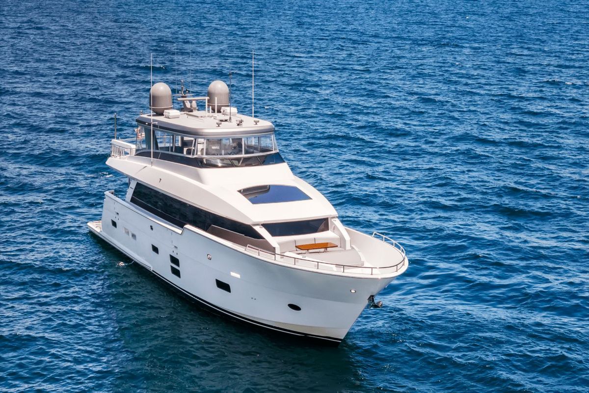 2019 Hatteras 91 