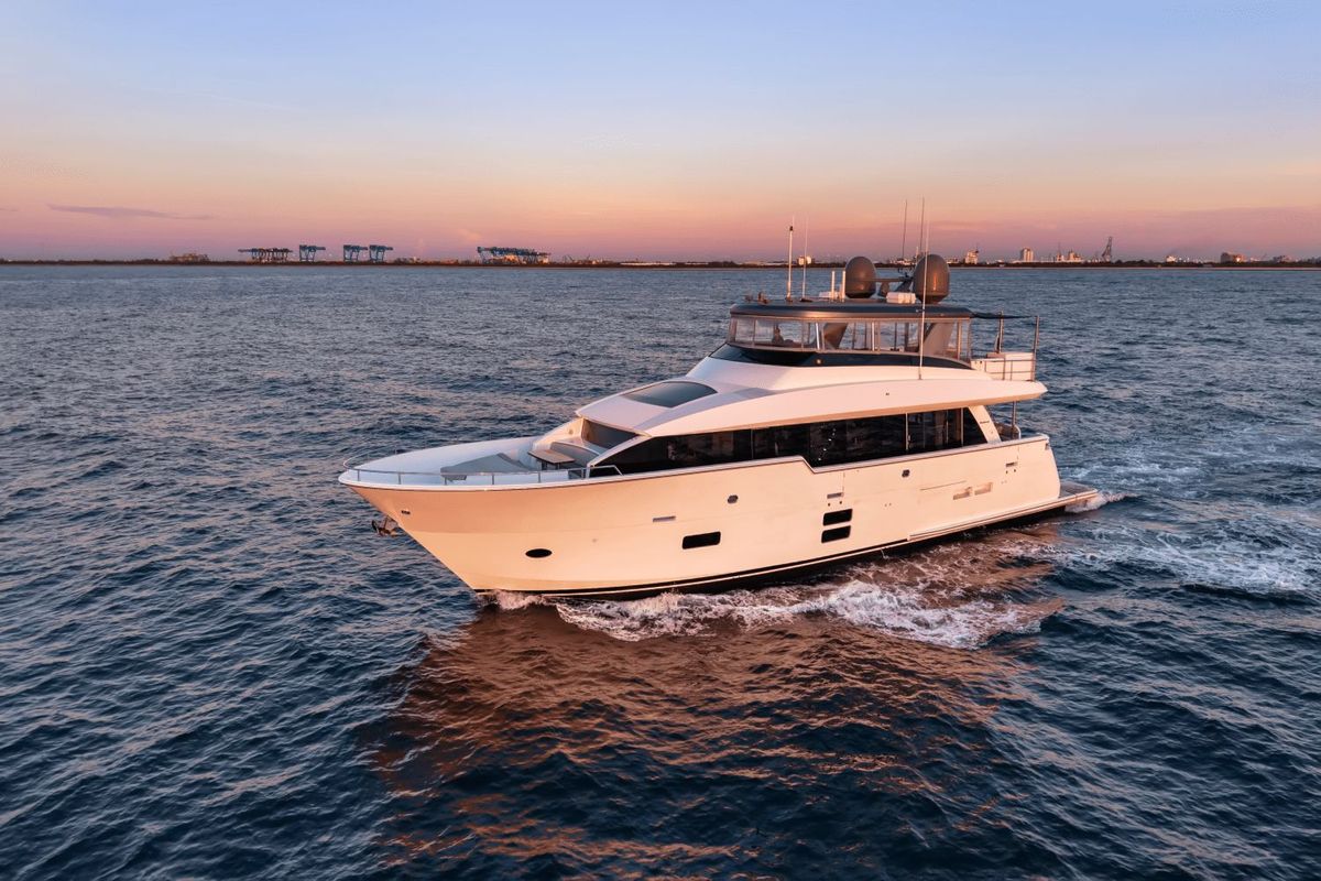 2019 Hatteras 91 