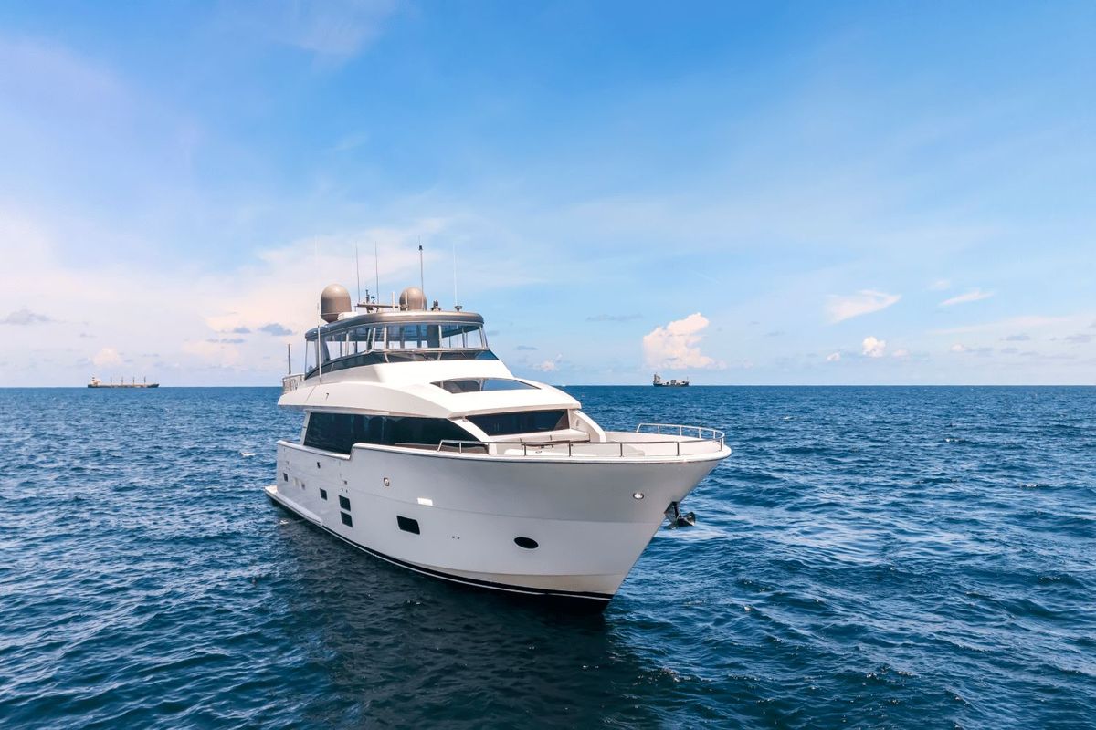 2019 Hatteras 91 