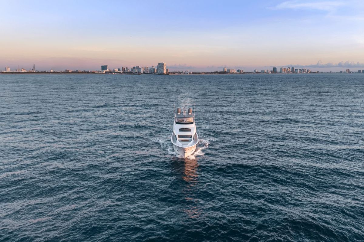 2019 Hatteras 91 