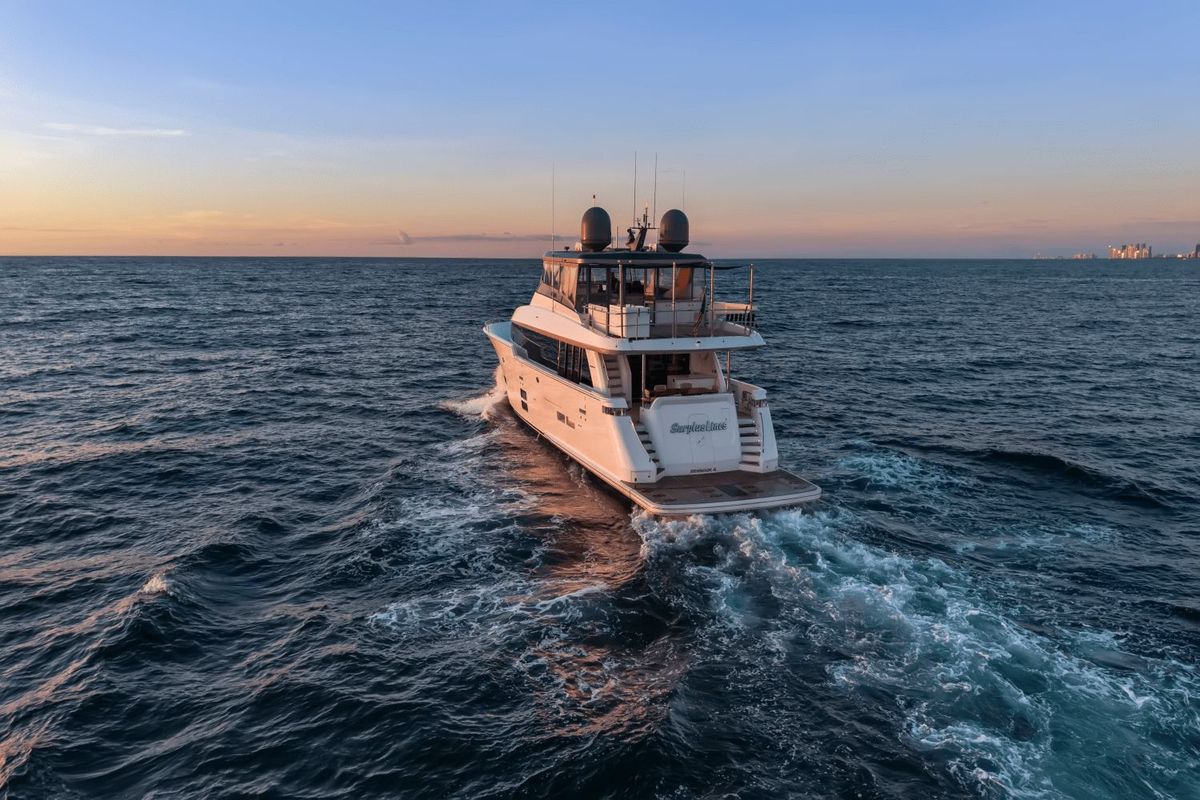 2019 Hatteras 91 