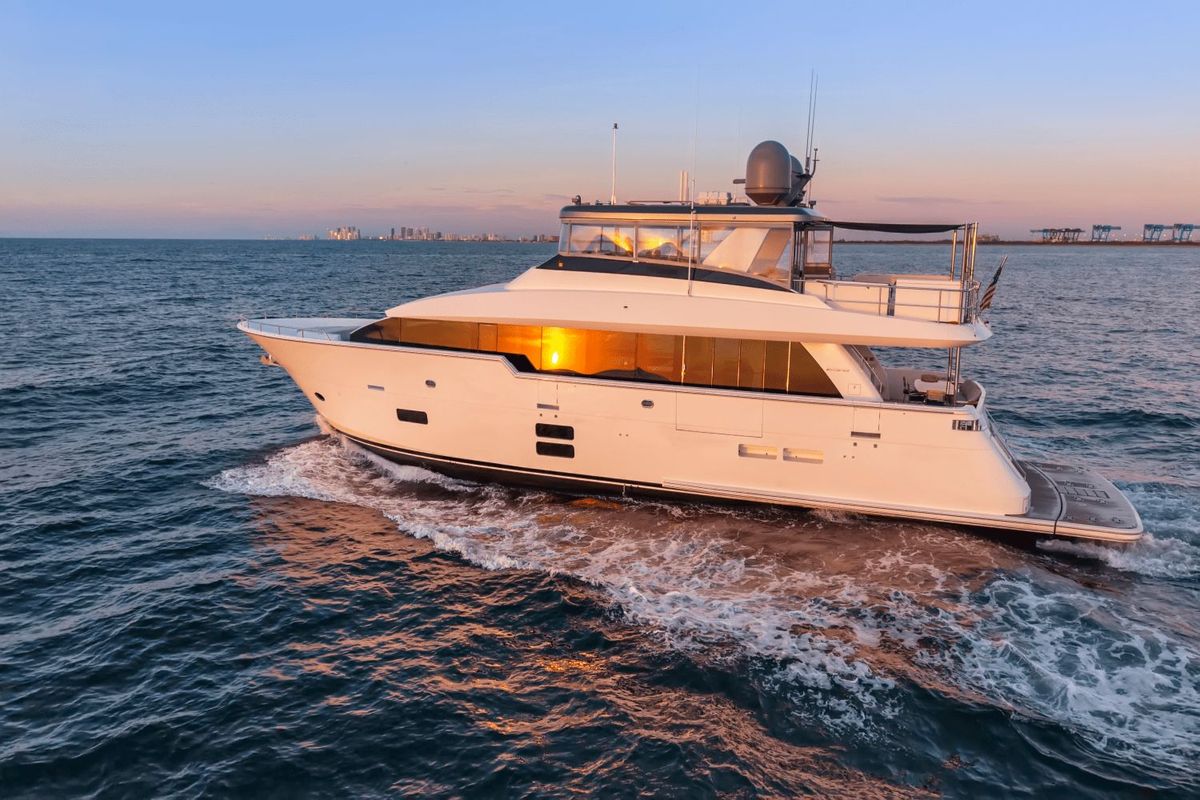 2019 Hatteras 91 
