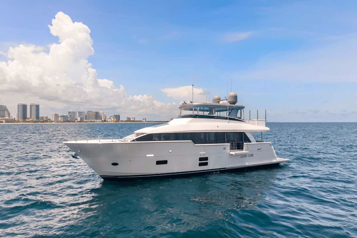 2019 Hatteras 91 