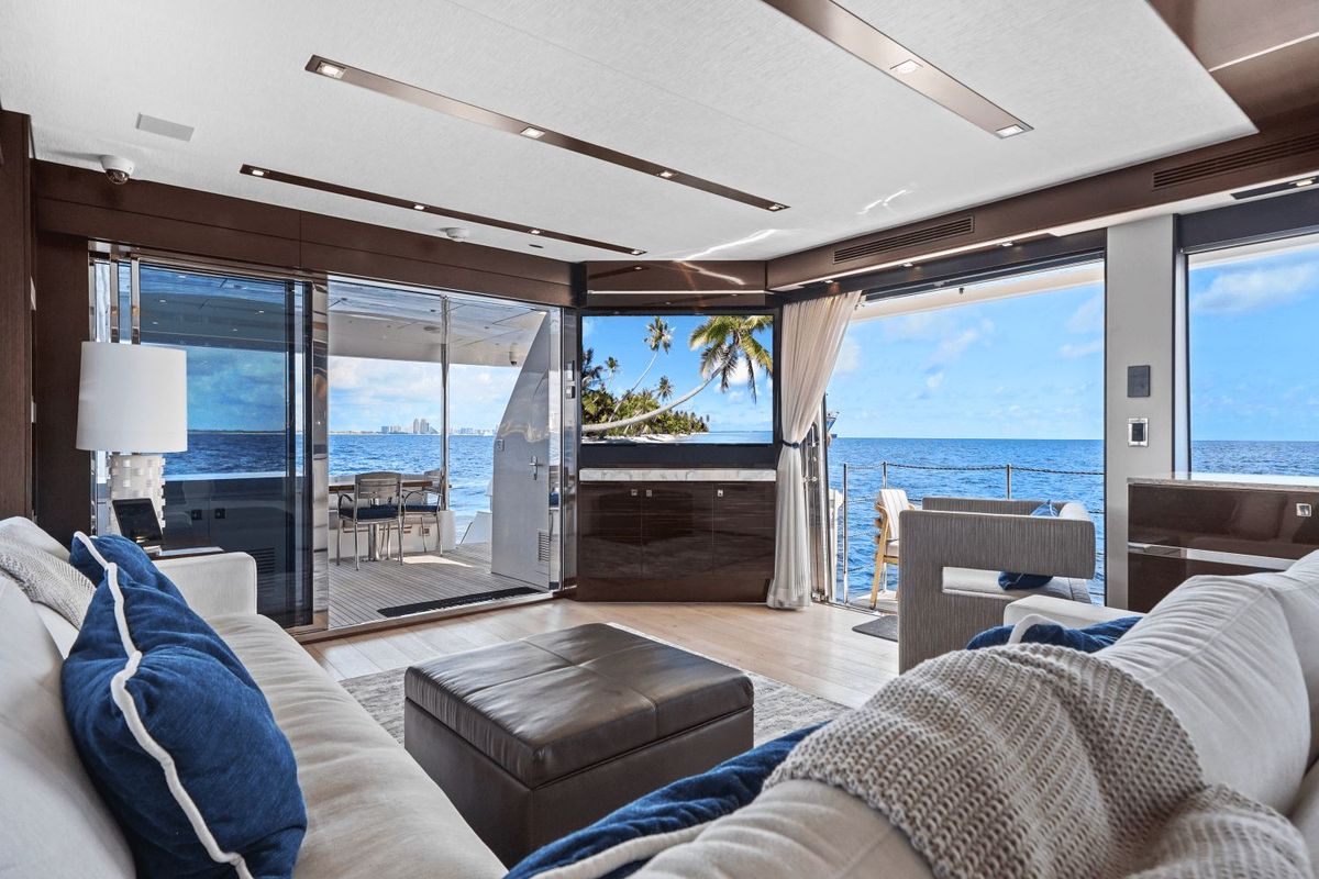 2019 Hatteras 91 