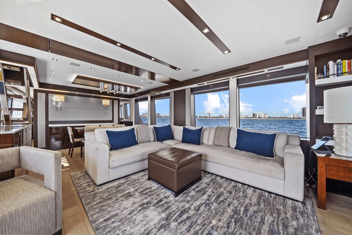 2019 Hatteras 91 
