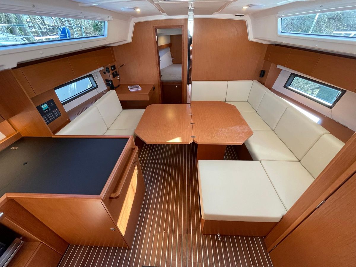 2023 Bavaria 42 