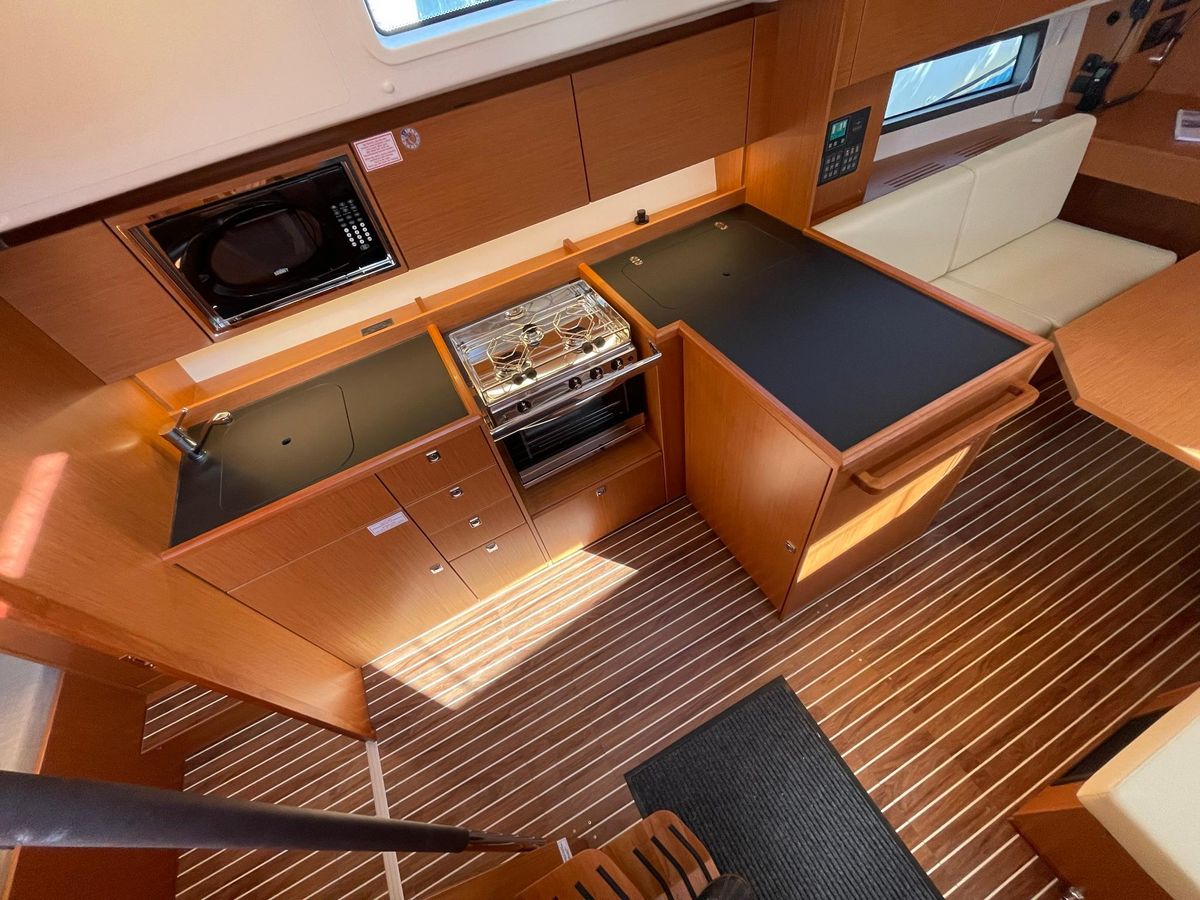 2023 Bavaria 42 