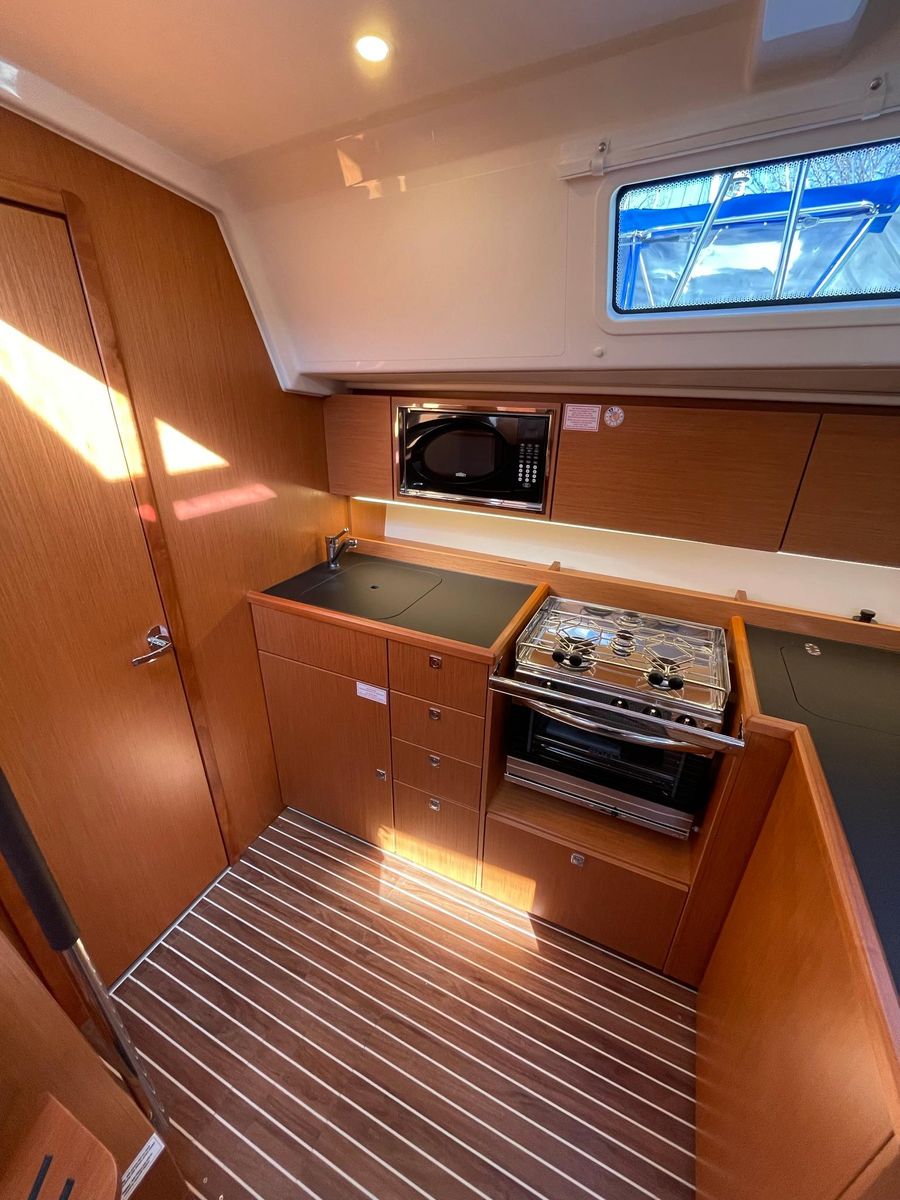 2023 Bavaria 42 